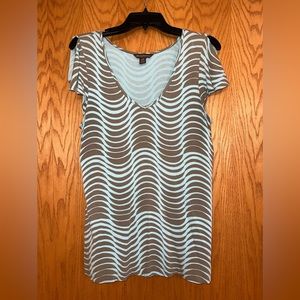 Tommy Bahama V-neck flutter sleeve tee, size Large